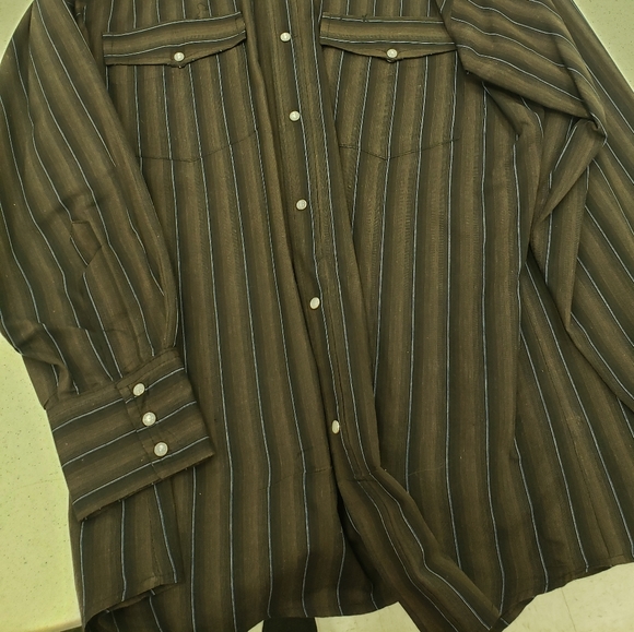 Men's Canyon Guide Outfitters, western shirt, pearl snaps, size large. Like new - Picture 3 of 4